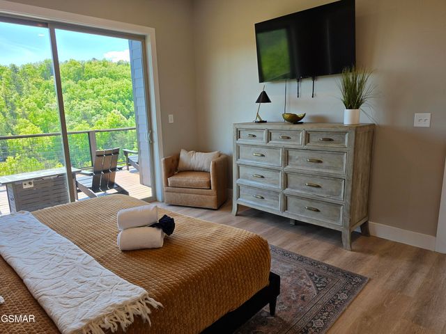 2955 Lightning Strike Drive, Sevierville, TN 37876