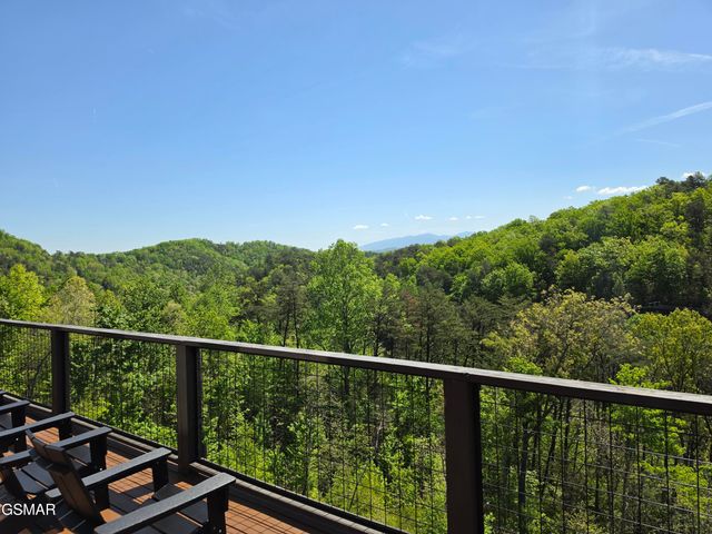 2955 Lightning Strike Drive, Sevierville, TN 37876