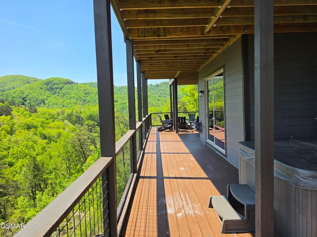 2955 Lightning Strike Drive, Sevierville, TN 37876