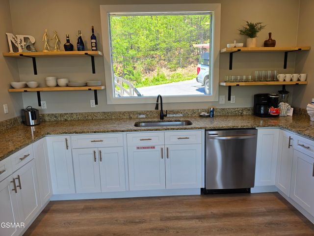 2955 Lightning Strike Drive, Sevierville, TN 37876