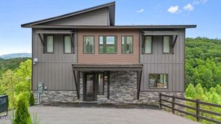 2955 Lightning Strike Drive, Sevierville, TN 37876