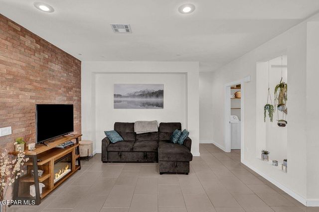 153 VIA ROJAS Drive, Horizon City, TX 79928