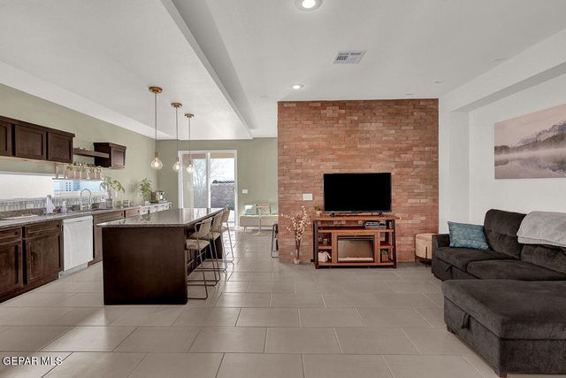 153 VIA ROJAS Drive, Horizon City, TX 79928