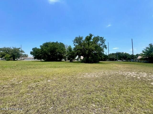 1851 Pass Road, Biloxi, MS 39531