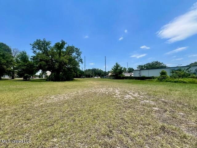 1851 Pass Road, Biloxi, MS 39531