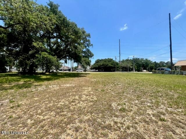 1851 Pass Road, Biloxi, MS 39531