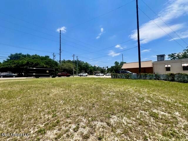 1851 Pass Road, Biloxi, MS 39531