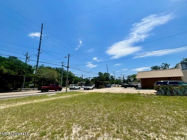 1851 Pass Road, Biloxi, MS 39531