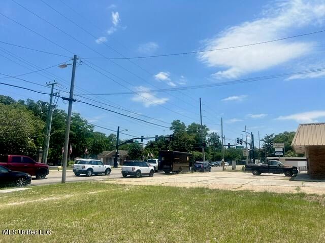 1851 Pass Road, Biloxi, MS 39531