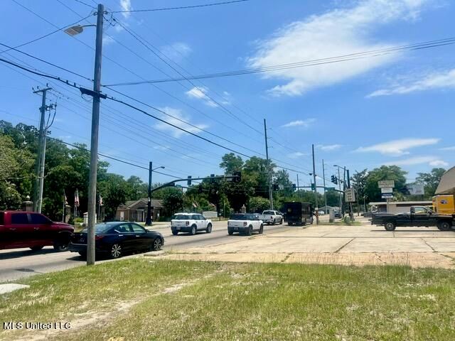 1851 Pass Road, Biloxi, MS 39531