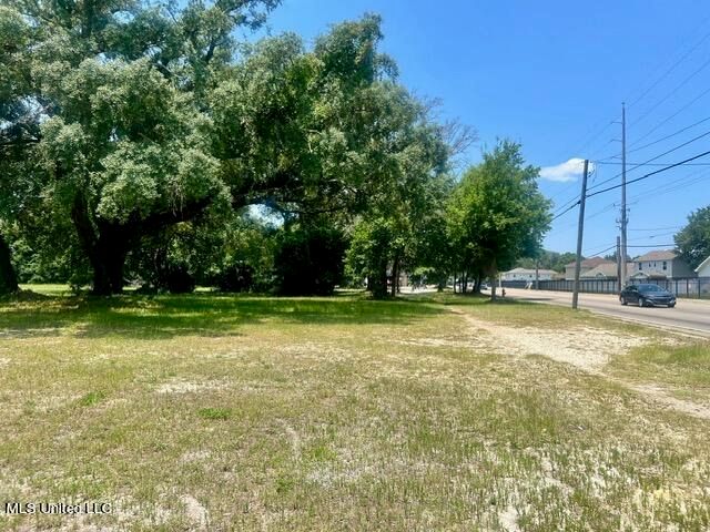 1851 Pass Road, Biloxi, MS 39531