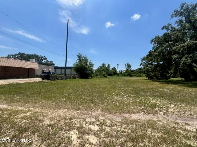 1851 Pass Road, Biloxi, MS 39531