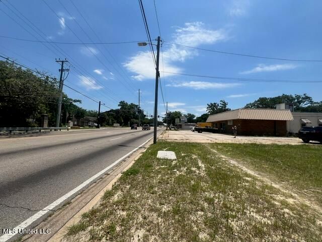 1851 Pass Road, Biloxi, MS 39531