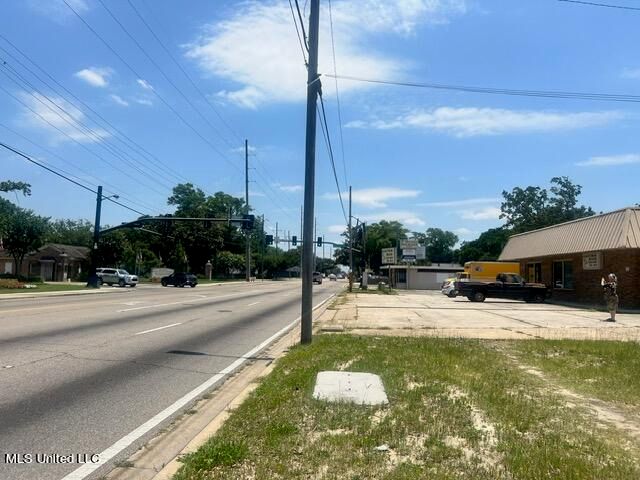 1851 Pass Road, Biloxi, MS 39531