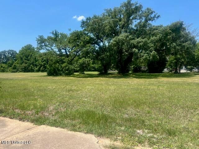 1851 Pass Road, Biloxi, MS 39531