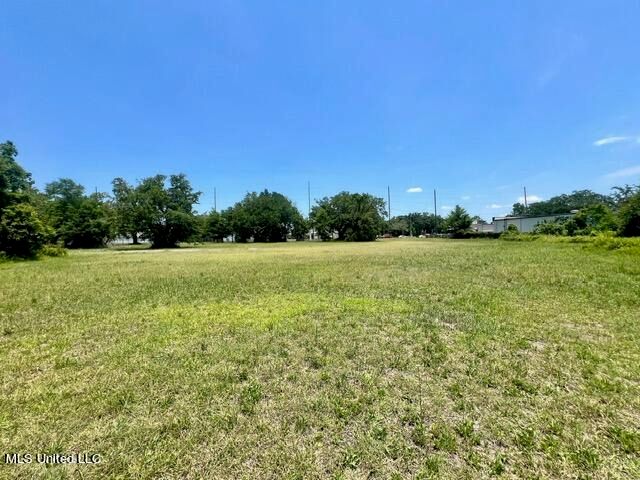 1851 Pass Road, Biloxi, MS 39531