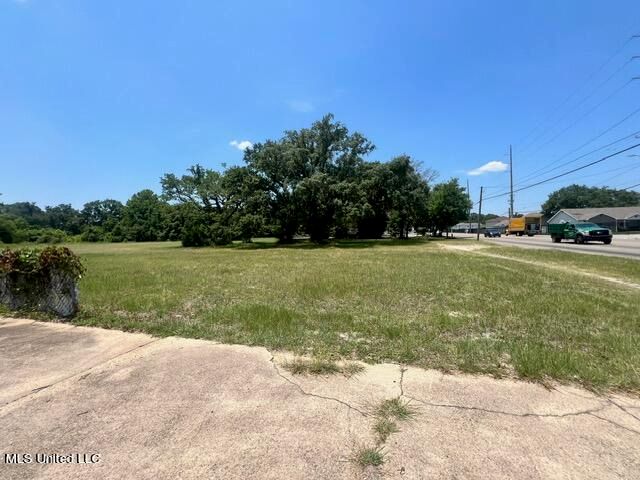 1851 Pass Road, Biloxi, MS 39531
