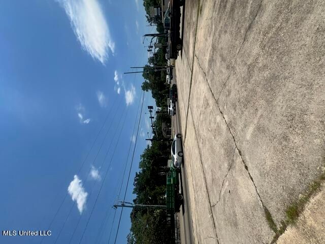 1851 Pass Road, Biloxi, MS 39531