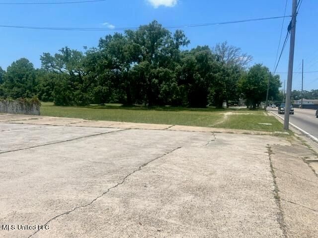 1851 Pass Road, Biloxi, MS 39531