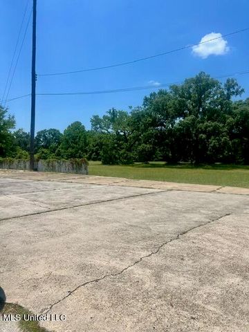 1851 Pass Road, Biloxi, MS 39531