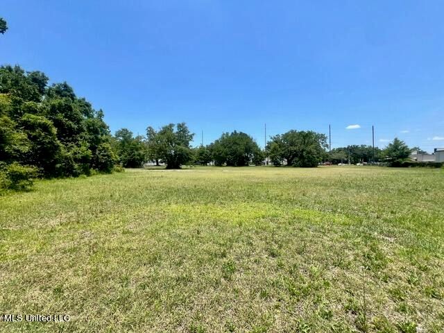 1851 Pass Road, Biloxi, MS 39531