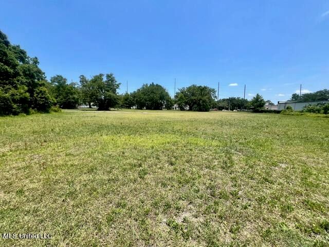 1851 Pass Road, Biloxi, MS 39531