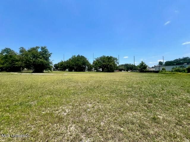 1851 Pass Road, Biloxi, MS 39531