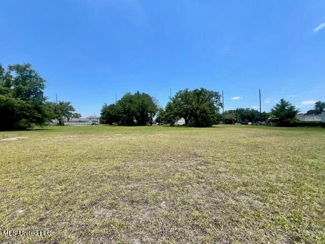 1851 Pass Road, Biloxi, MS 39531