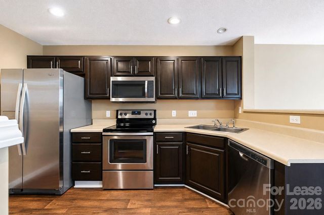 10048 University Park Lane, Charlotte, NC 28213