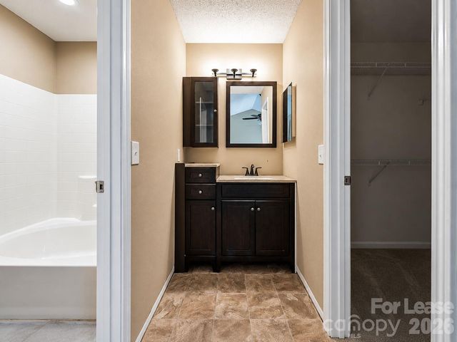 10048 University Park Lane, Charlotte, NC 28213