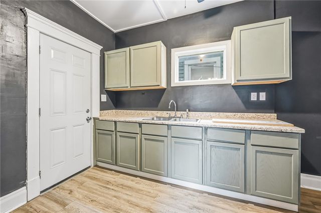 522 Wallis Ave, Farrell, PA 16121