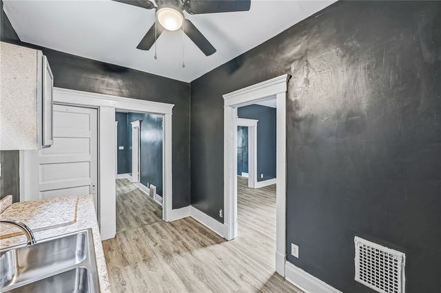 522 Wallis Ave, Farrell, PA 16121