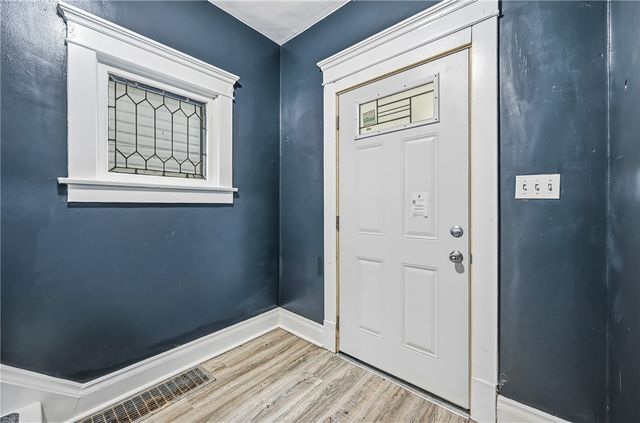 522 Wallis Ave, Farrell, PA 16121