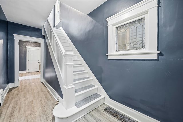 522 Wallis Ave, Farrell, PA 16121