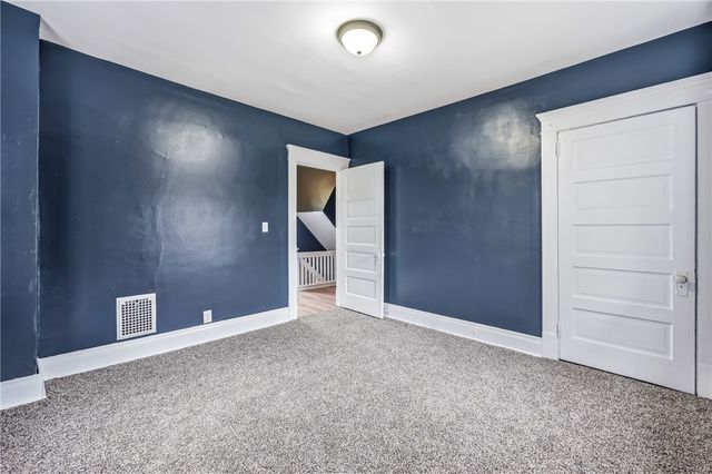 522 Wallis Ave, Farrell, PA 16121