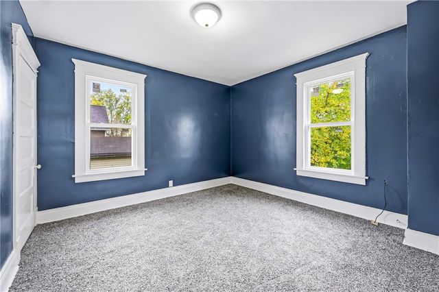 522 Wallis Ave, Farrell, PA 16121