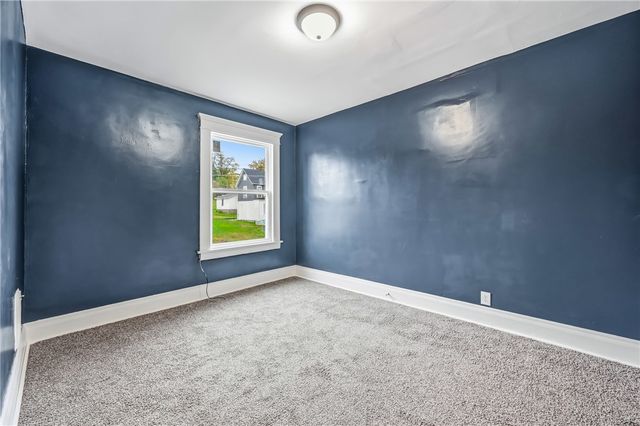 522 Wallis Ave, Farrell, PA 16121