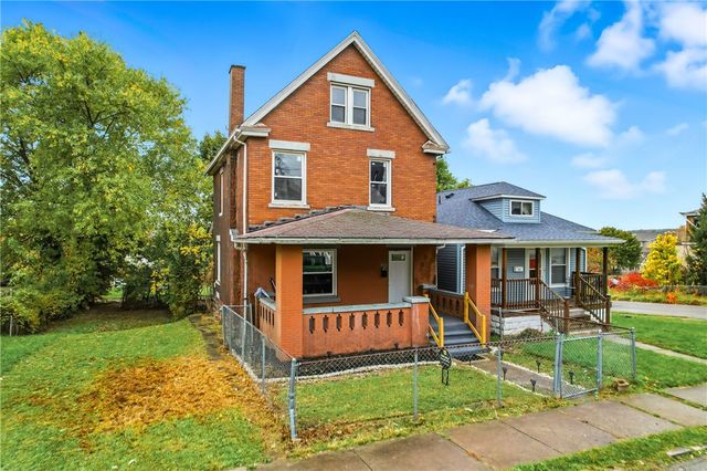 522 Wallis Ave, Farrell, PA 16121