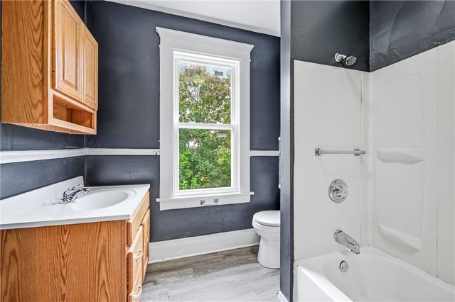 522 Wallis Ave, Farrell, PA 16121