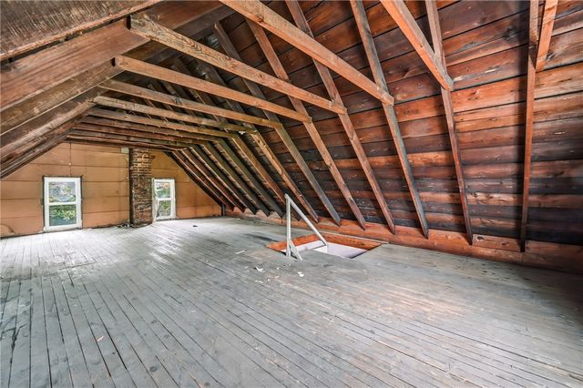 522 Wallis Ave, Farrell, PA 16121