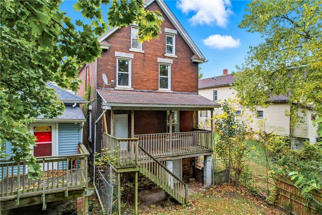 522 Wallis Ave, Farrell, PA 16121