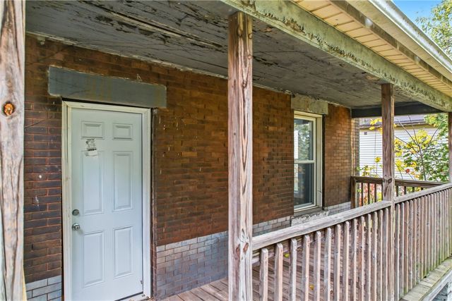 522 Wallis Ave, Farrell, PA 16121