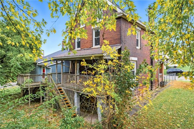 522 Wallis Ave, Farrell, PA 16121