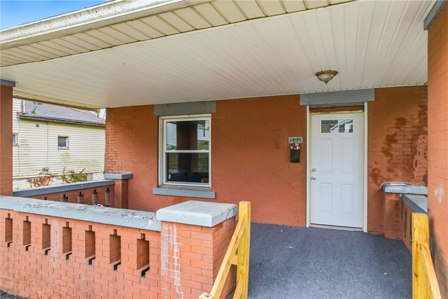 522 Wallis Ave, Farrell, PA 16121