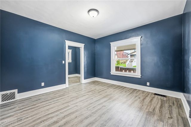 522 Wallis Ave, Farrell, PA 16121