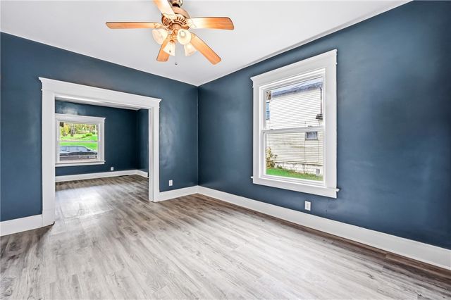 522 Wallis Ave, Farrell, PA 16121