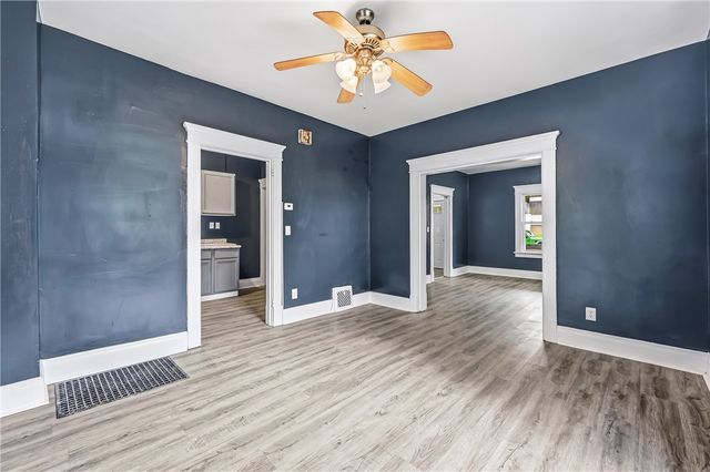 522 Wallis Ave, Farrell, PA 16121