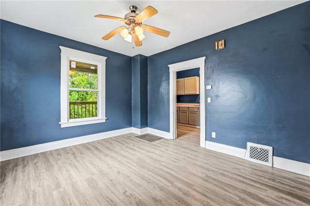 522 Wallis Ave, Farrell, PA 16121