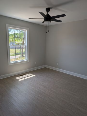 106 Buckingham Ln, Shelbyville, TN 37160