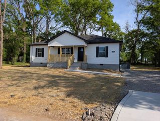 106 Buckingham Ln, Shelbyville, TN 37160